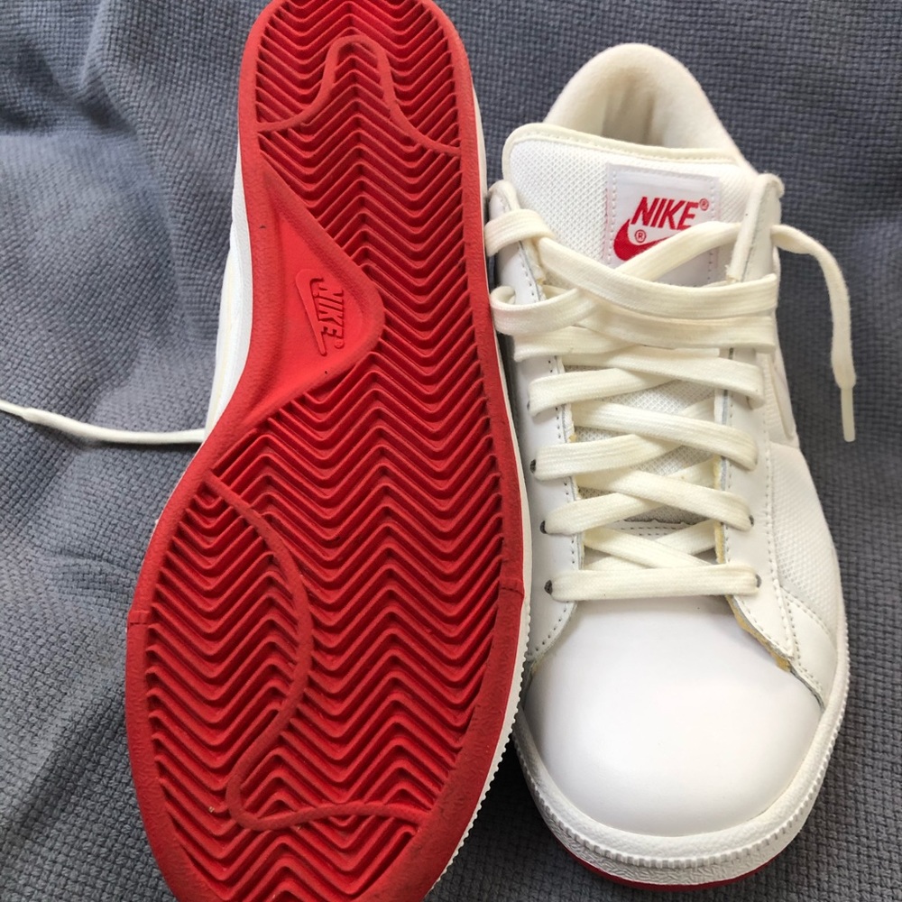 Nike 8.5 also in white and blue.